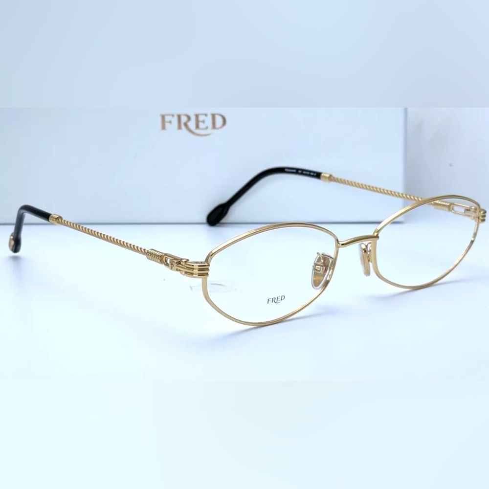 Brand new Fred’s
Same price as whatever is at optometrist’s
NIB w/Case 54-18-150